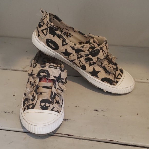 Tigerbear Republic canvas tan and black slip ons - Picture 3 of 8